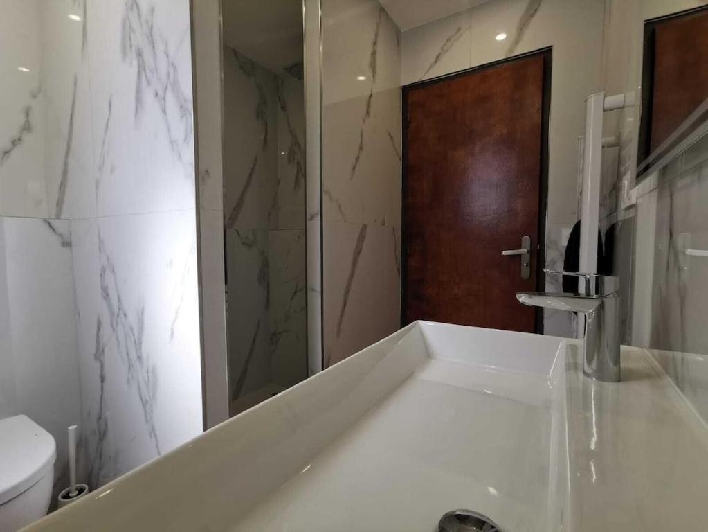 Bas De Villa Au Calme Villeneuve-Loubet Extérieur photo
